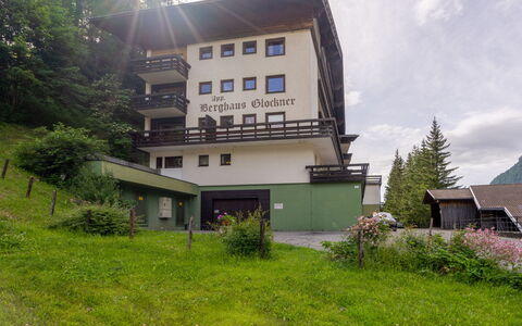 Heiligenblut 10: Plante, Nuage, Ciel, Bâtiment, Fenêtre, Propriété, Arbre, Paysage Naturel, Lot Terre, Maison
