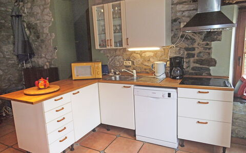 La Bastide: Meubles, Pièce, Cuisine, Propriété, Cabinetry, Comptoir, Cuisinière, Tiroir, Bâtiment, Design Intérieur