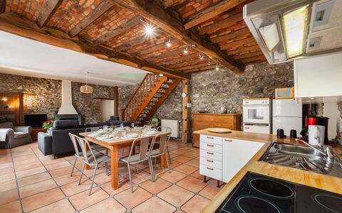 La Bastide: Ciel, Plante, Bâtiment, Propriété, Fenêtre, Arbre, Pente, Lot Terre, Maison, Design Urbain
