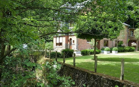 La Rochette: Maison, Propriété, Vert, Arbre, Architecture, Bâtiment, Domicile, Herbe, Chalet, Biens