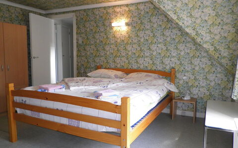 Poperinge: Lit, Chambre, Meubles, Pièce, Cadre De Lit, Propriété, Mur, Design Intérieur, Drap De Lit, Matelas