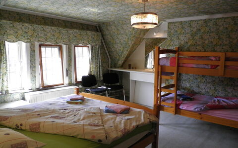 Poperinge: Chambre, Pièce, Lit, Meubles, Propriété, Design Intérieur, Cadre De Lit, Plafond, Bâtiment, Maison