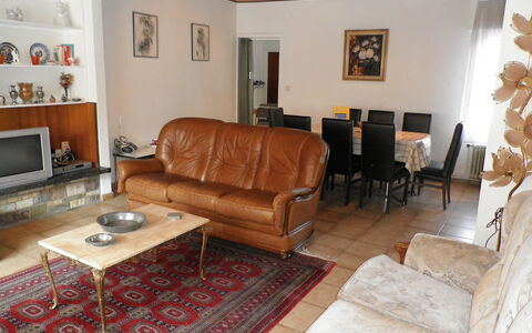 Poperinge: Salon, Pièce, Meubles, Propriété, Design Intérieur, Canapé, Sol, Bâtiment, Immobilier, Maison