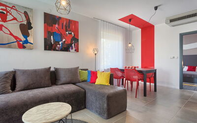 Villa Jadranka 300.3: Design Intérieur, Pièce, Propriété, Salon, Meubles, Rouge, Bâtiment, Plafond, Maison, Mur