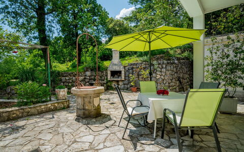 Emil: Propriété, Immobilier, Cour, Arrière-Cour, Patio, Bâtiment, Maison, Domicile, Biens, Jardin