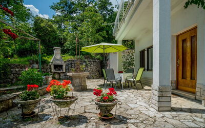 Lovran 105: Propriété, Maison, Bâtiment, Domicile, Immobilier, Architecture, Arbre, Biens, Cour, Chalet
