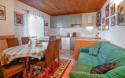 Villa More: Table, Cadre, Meubles, Propriété, Canapé, Bois, Orange, Design Intérieur, Confort, Salon