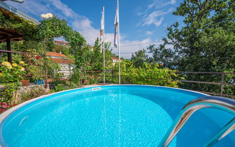Villa More: Nuage, L'Eau, Ciel, Piscine, Bleu Azur, Bleu, Plante, Bâtiment, Rectangle, Mobilier De Jardin
