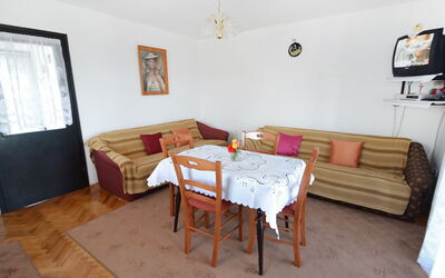 Kata 105.2: Pièce, Meubles, Propriété, Sol, Bâtiment, Dur, Design Intérieur, Table, Chambre, Salon