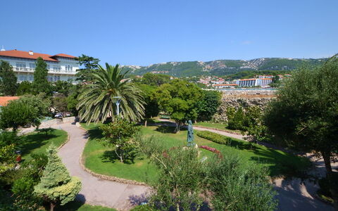 Rab Rab 205: Plante, Ciel, Bâtiment, Arbre, Paysage Naturel, Lot Terre, Design Urbain, Herbe, Arecales, Zone Résidentielle