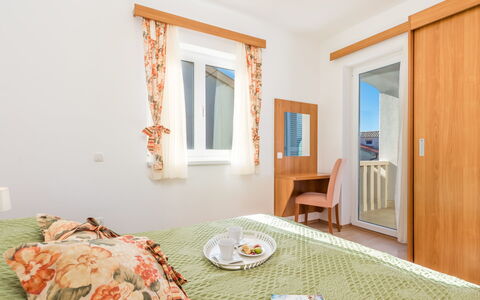 Rab Rab 301: Chambre, Pièce, Propriété, Meubles, Lit, Drap De Lit, Design Intérieur, Literie, Maison, Immobilier