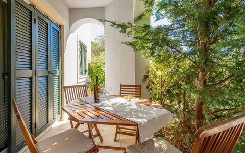 Rab Rab 304: Propriété, Immobilier, Bâtiment, Pièce, Maison, Balcon, Meubles, Design Intérieur, Architecture, Table