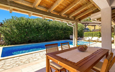 Rab Rab 310: Propriété, Immobilier, Bâtiment, Maison, Pièce, Meubles, Patio, Villa, Porche, Toit