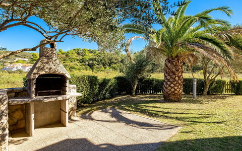Rab Rab 310: Ciel, Plante, Ombre, Herbe, Arbre, Loisir, Paysage Naturel, Suppression Des Plantes Ligneuses, Paysage, Immobilier