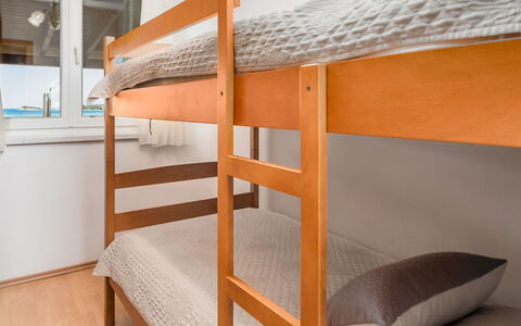 Rab Kampor 620: Lit, Meubles, Lit Superposé, Pièce, Orange, Produit, Hôtel, Architecture, Dortoir, Cadre De Lit