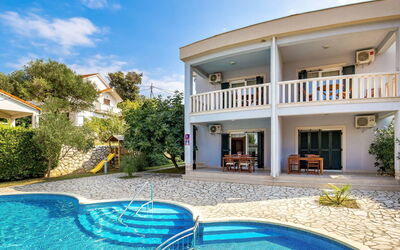 Rab Kampor 631: Propriété, Maison, Bâtiment, Immobilier, Domicile, Piscine, Biens, Villa, Architecture, Zone Résidentielle