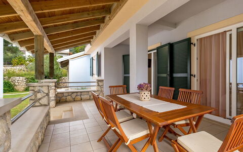 Lucija: Propriété, Bâtiment, Pièce, Immobilier, Maison, Meubles, Design Intérieur, Domicile, Table, Biens