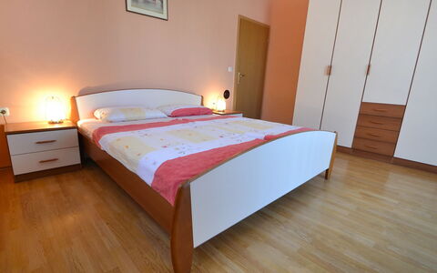 Starigrad-Paklenica 120: Chambre, Lit, Meubles, Pièce, Sol, Drap De Lit, Propriété, Dur, Cadre De Lit, Matelas