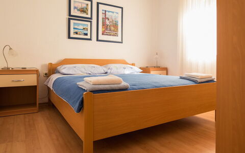 Dada: Chambre, Lit, Meubles, Pièce, Cadre De Lit, Matelas, Drap De Lit, Propriété, Sol, Mur