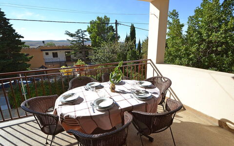 Marija: Propriété, Immobilier, Maison, Domicile, Bâtiment, Patio, Pièce, Table, Biens, Vacances