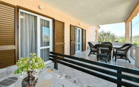 Mia: Propriété, Pièce, Bâtiment, Immobilier, Design Intérieur, Maison, Meubles, Domicile, Biens, Sol