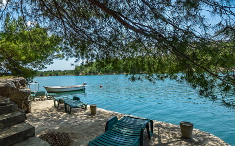 Novigrad (Zadar) 115: L'Eau, Ressources En Eau, Ciel, Bleu Azur, Plante, Bois, Ombre, Paysage Naturel, Arbre, Cotiers Et Relief Océaniques