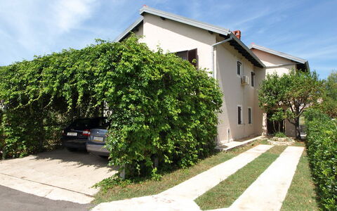 Marija: Propriété, Maison, Zone Résidentielle, Immobilier, Bâtiment, Domicile, Quartier, Lot Terre, Arbre, Arbuste