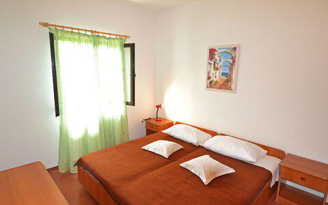 Luce: Chambre, Pièce, Lit, Meubles, Propriété, Drap De Lit, Cadre De Lit, Design Intérieur, Literie, Mur
