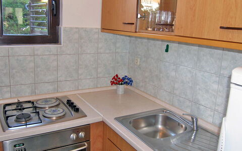 Vir 131: Propriété, Comptoir, Évier, Pièce, Cuisine, Cabinetry, Tuile, Evier, Meubles, Immobilier