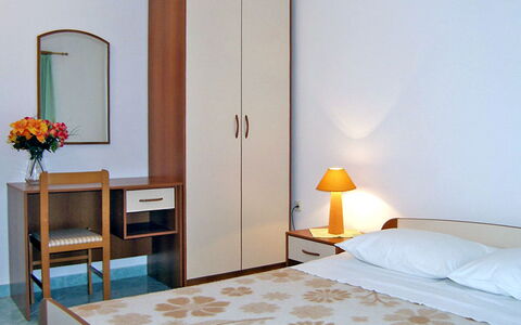 Vir 131: Meubles, Pièce, Chambre, Lit, Propriété, Design Intérieur, Porte, Sol, Suite, Drap De Lit