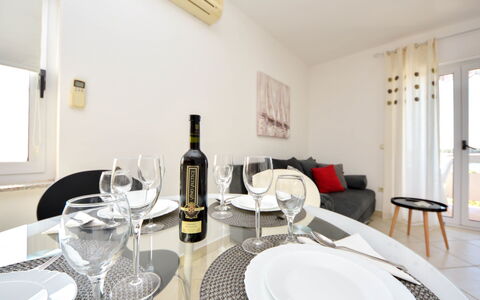 Vir 155: Pièce, Propriété, Design Intérieur, Salle À Manger, Table, Meubles, Restaurant, Bâtiment, Maison, Immobilier