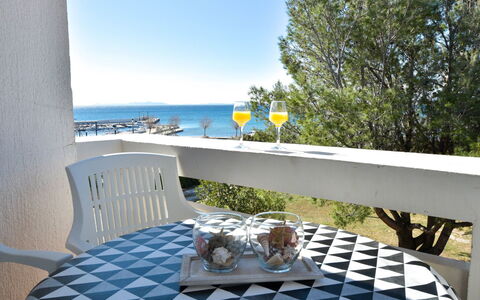 Vir 155: Propriété, Bleu, Vacances, Pièce, Table, Bleu Azur, Meubles, Maison, Balcon, Immobilier