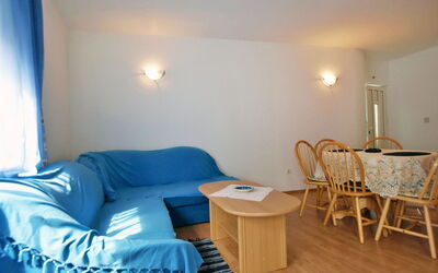 Sandra 120.1: Pièce, Propriété, Meubles, Sol, Bâtiment, Design Intérieur, Maison, Immobilier, Table, Salon