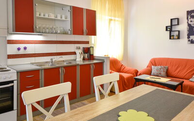 Ančić 125.5: Meubles, Pièce, Orange, Design Intérieur, Propriété, Rouge, Salon, Jaune, Table, Sol