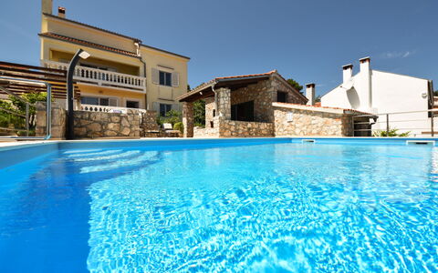 Cici: L'Eau, Ciel, Bâtiment, Plante, Piscine, Bleu, Bleu Azur, Maison, Arbre, Aqua