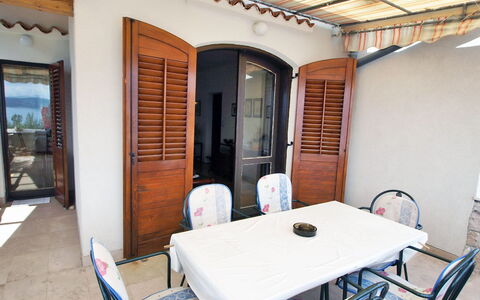 Mirta: Propriété, Pièce, Bâtiment, Immobilier, Maison, Design Intérieur, Meubles, Table, Plafond, Architecture