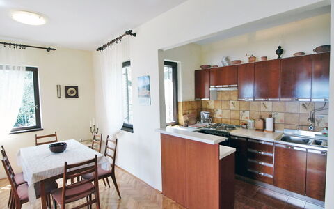 Mirta: Pièce, Propriété, Meubles, Bâtiment, Comptoir, Design Intérieur, Cuisine, Sol, Maison, Immobilier