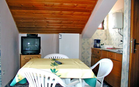 Ugljan Kali 130: Pièce, Propriété, Meubles, Bâtiment, Table, Maison, Design Intérieur, Plafond, Sol, Chambre