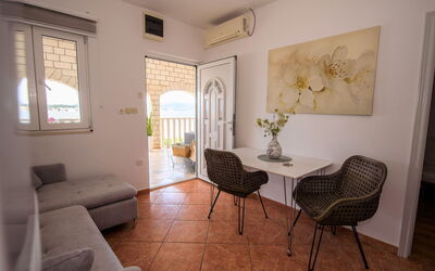 Marina 510.6: Meubles, Propriété, Table, Fenêtre, Cadre, Bois, Bâtiment, Design Intérieur, Chaise, Salon