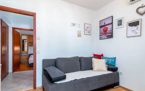 Miljus: Propriété, Meubles, Cadre, Bois, Design Intérieur, Confort, Peindre, Sol, Sol