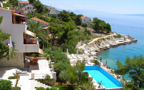 Trogir Okrug Gornji 320: L'Eau, Ciel, Bâtiment, Plante, Bleu, Bleu Azur, Arbre, Station Balnéaire, Végétation, Design Urbain