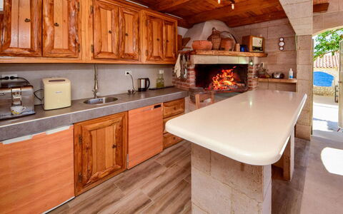 Trogir Okrug Gornji 330: Comptoir, Cabinetry, Propriété, Meubles, Bâtiment, Cuisine, Appareil De Cuisine, Bois, Cuisinière, Design Intérieur