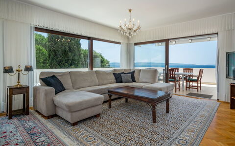 Bila Kuća: Meubles, Pièce, Propriété, Salon, Design Intérieur, Immobilier, Sol, Bâtiment, Plafond, Domicile