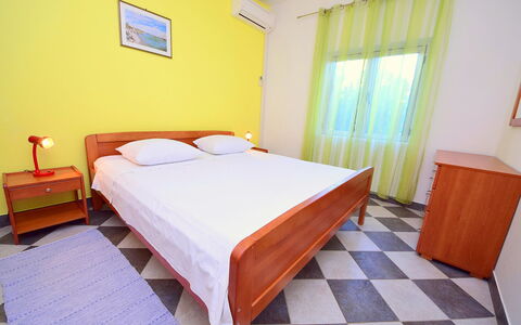 Katica: Chambre, Lit, Pièce, Meubles, Drap De Lit, Propriété, Cadre De Lit, Sol, Design Intérieur, Mur