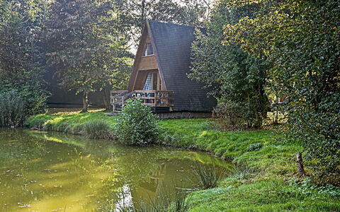 Hechthausen 100: L'Eau, Plante, Paysage Naturel, Bâtiment, Arbre, Végétation, Maison, Herbe, Lac, Arbuste