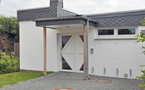 Rosengrund: Bâtiment, Ciel, Plante, Propriété, Fenêtre, Maison, Surface De La Route, Nuage, Lot Terre