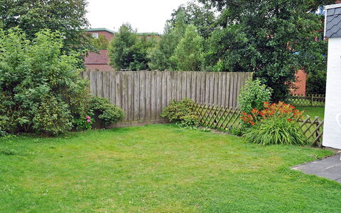 Rosengrund: Cour, Herbe, Propriété, Pelouse, Jardin, Lot Terre, Arrière-Cour, Clôture, Arbre, Mur