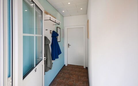 Windrose: Porte, Bâtiment, Design Intérieur, Bois, Sol, Plafond, Bleu Électrique, Poignée De Porte
