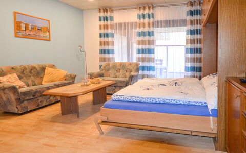 Windrose: Meubles, Propriété, Confort, Bleu Azur, Bois, Canapé, Cabinetry, Design Intérieur, Canapé-Lit, Sol