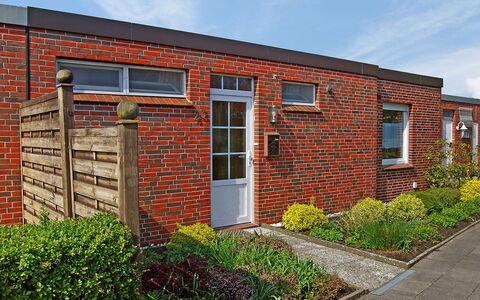 Seefalke: Plante, Nuage, Ciel, Bâtiment, Propriété, Fenêtre, Brickwork, Brique, Maison, Bois